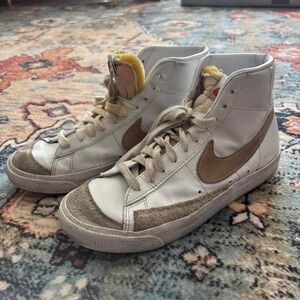 Women's Nike Blazer Mid 77  Size 9 in Women's